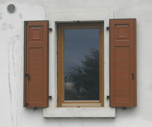 Ristrutturazione serramento in legno con persiana esterna in alluminio